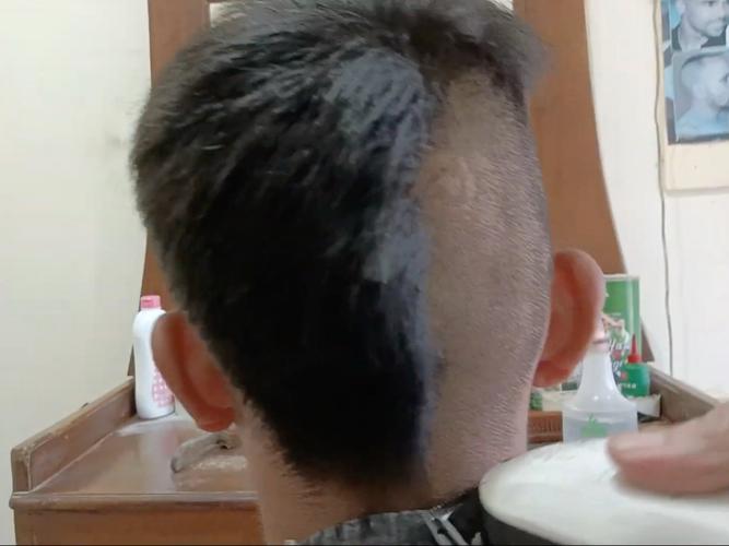 剃光头视频男/2020剃光头视频