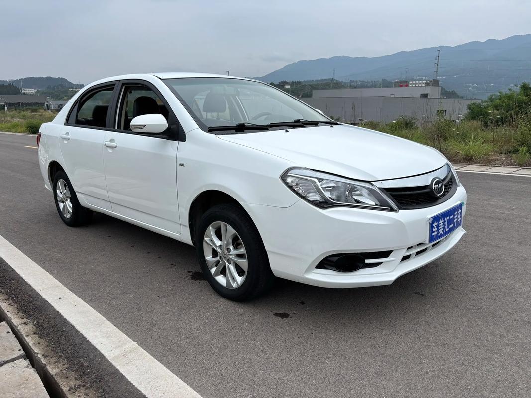 【比亚迪f3新款2021款价格,比亚迪f3最新款图片】