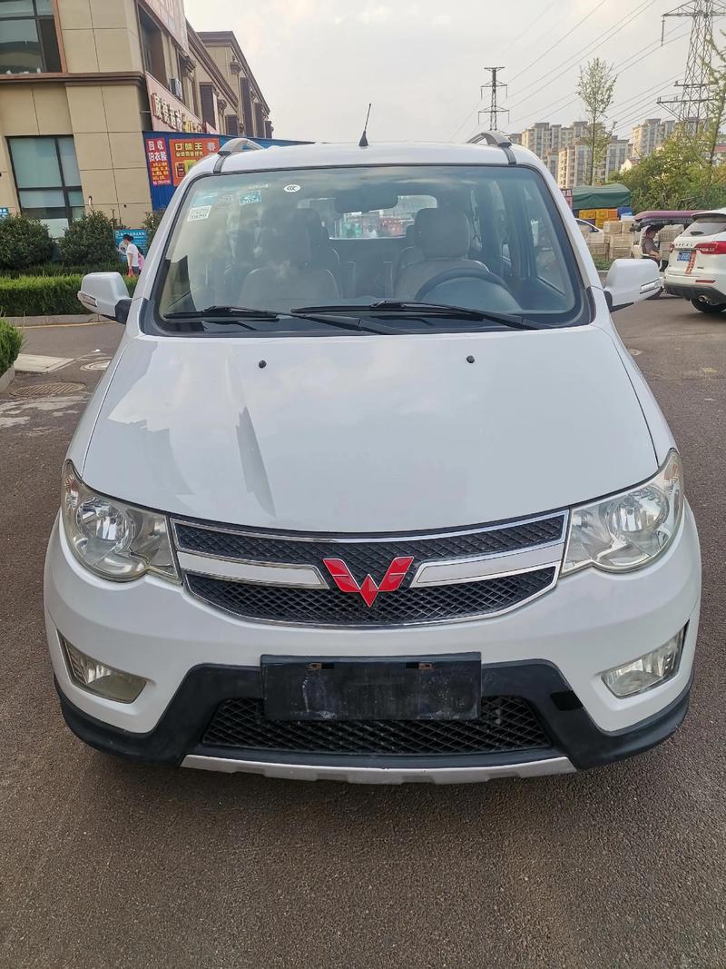 五菱宏光s七座新车报价/五菱宏光s七座新车报价730多少钱