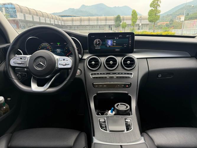 【奔驰图片2021新图片,奔驰图片2020款图片】