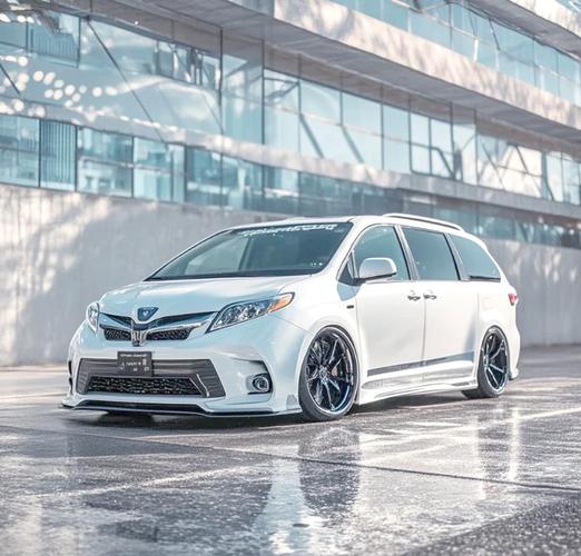 丰田塞纳图片 白色丰田塞纳图片