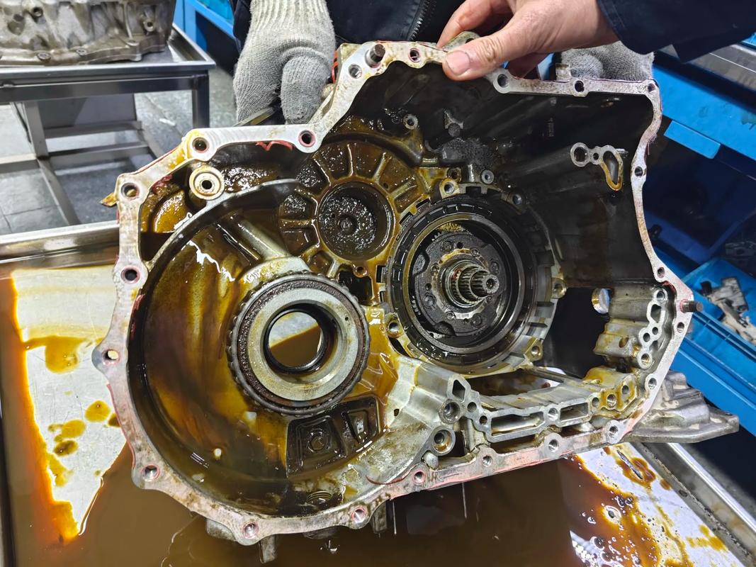 变速箱轻微渗油要不要修,变速箱轻微渗油时间长了还会渗吗