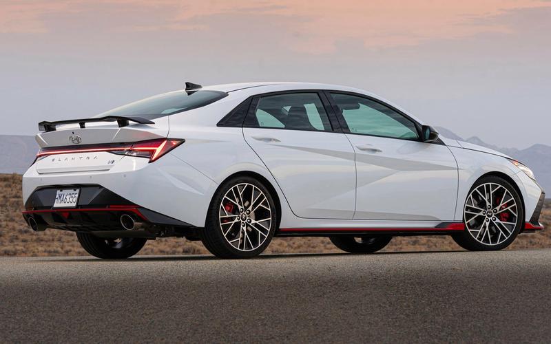 北京现代伊兰特2022款(北京现代伊兰特最新款)