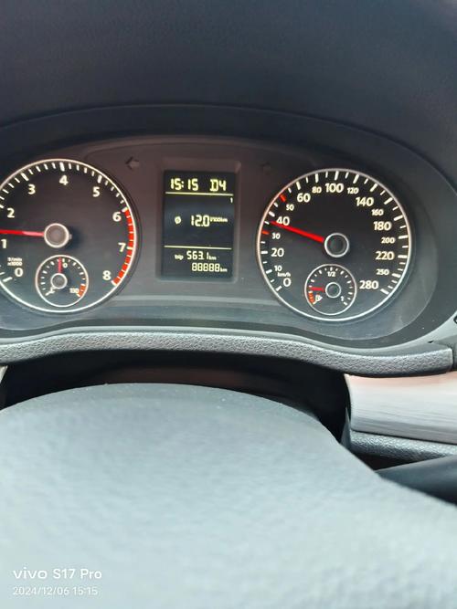 大众crosspoli如何显示公里数(大众显示屏怎么显示剩余行驶公里数)