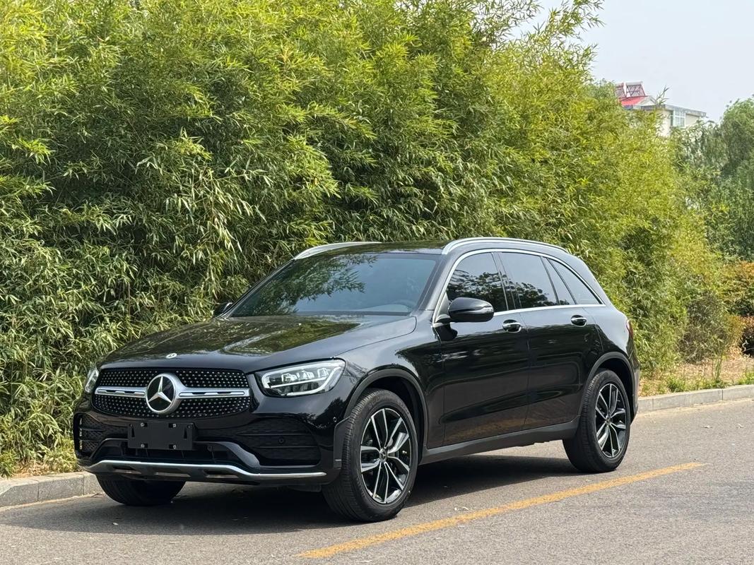 【奔驰glc260l报价及图片,奔驰glc260l最新价格2021款图片】