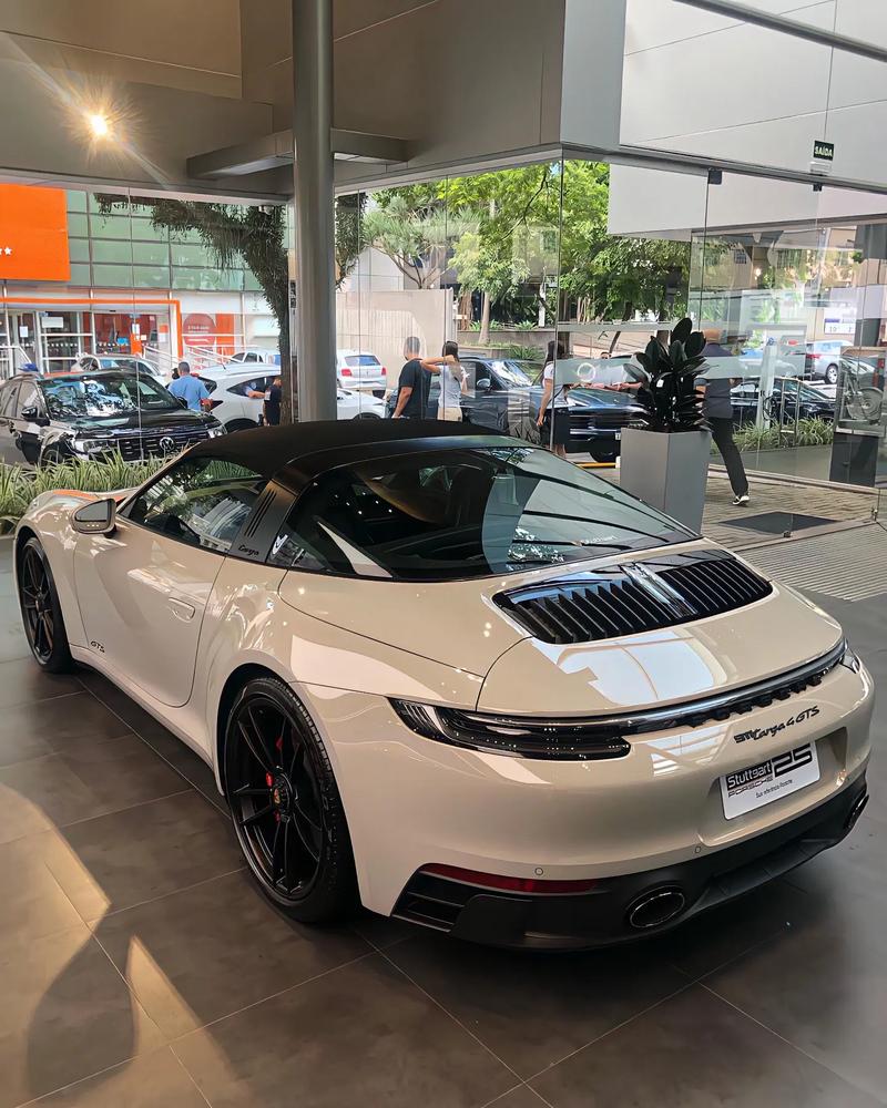 字母porsche是什么车(porsche是什么牌子衣服)