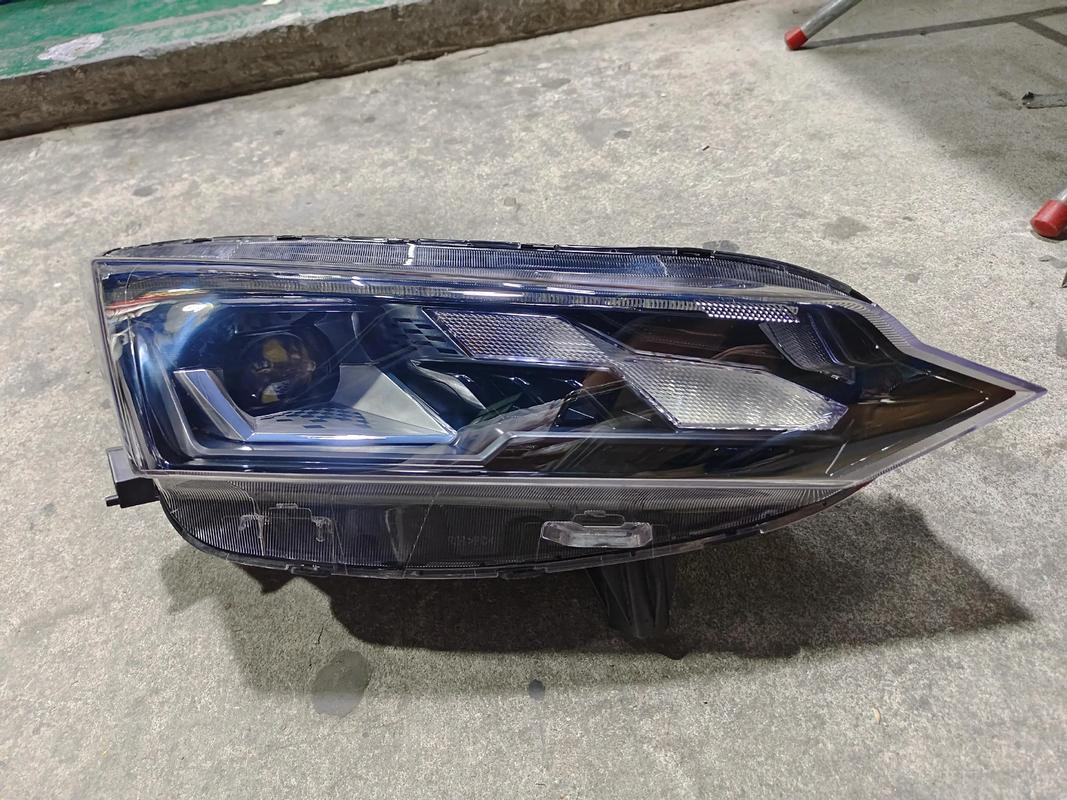 东风风神奕炫大灯多少钱/东风风神奕炫大灯多少钱换