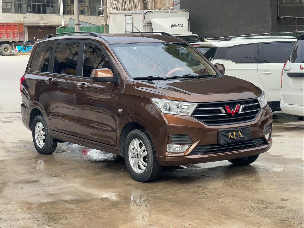五菱宏光新款suv(五菱宏光新款suv多少钱)