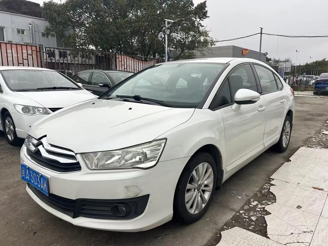 【东风雪铁龙世嘉图片大全,东风雪铁龙世嘉报价多少】