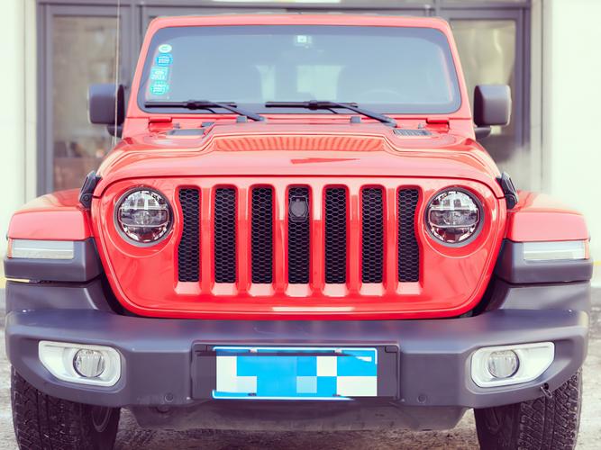 女士小型jeep牧马人粉色/女士小巧燃油车自动挡