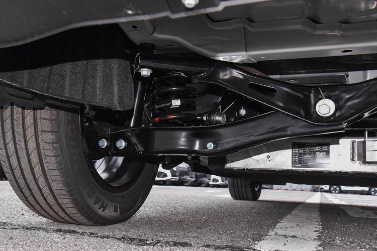 东风风神新能源汽车(东风风神新能源汽车底盘怕水吗)