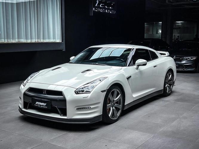 gtr尼桑r35多少钱一辆(尼桑gtrr35落地要多少钱)