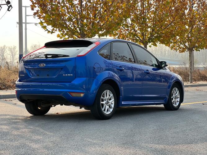 2012款福特福克斯图片,2012年款福克斯2厢图片