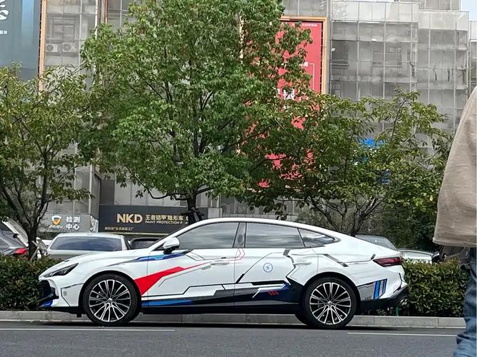 名爵墨绿色mg7(名爵mg7双拼色)