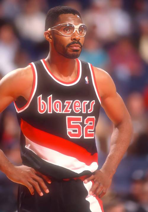 唯一一个进nba的女的,第一位进nba的球员是谁