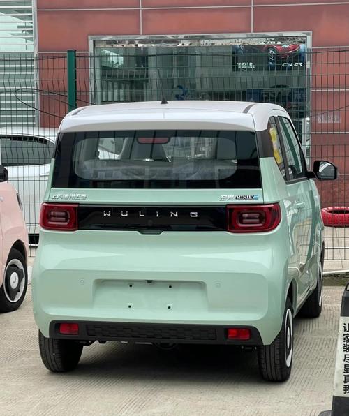 五菱宏光mini燃油车(五菱宏光miniev燃油车)