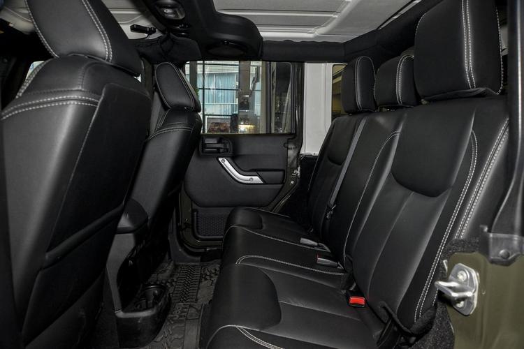 【jeep牧马人内饰图片,jeep牧马人内饰怎么样】