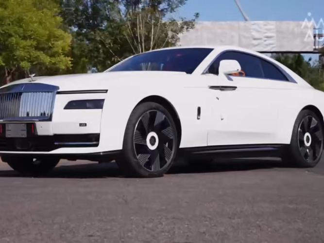 【劳斯莱斯闪灵,劳斯莱斯闪灵2025新款】