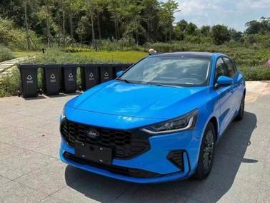 2023福克斯两厢,2022款福克斯三厢