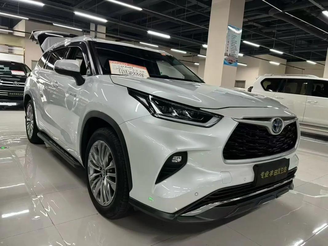 2022款汉兰达四驱尊贵版配置/汉兰达四驱尊贵版落地价