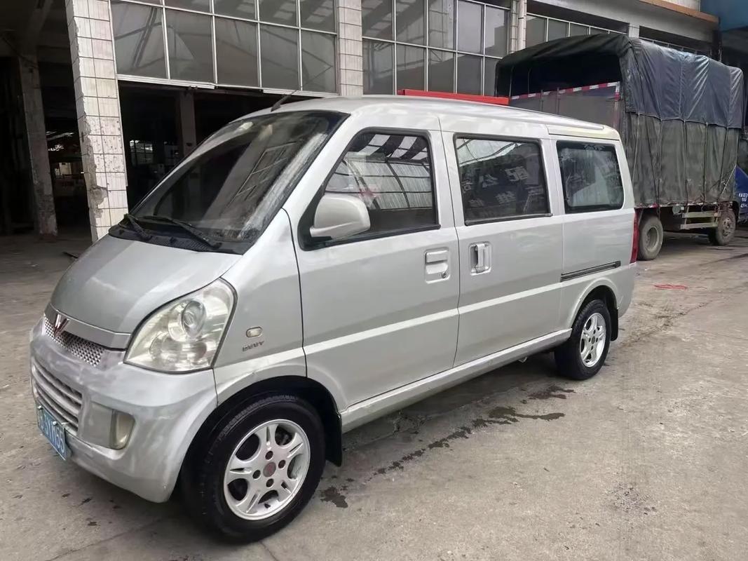 7座面包车(7座面包车十年后一年检2次吗)