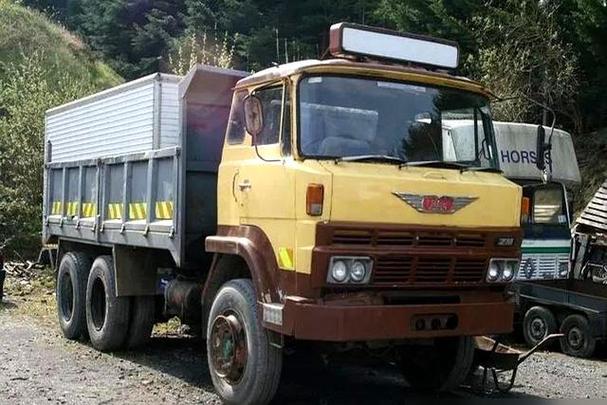 八十年代的日野卡车 八十年代日本进口卡车图片