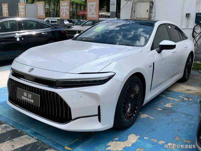 【皇冠车图片,进口皇冠轿车价格及图片】